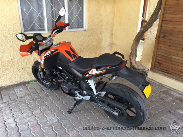 KTM Duke 125 année 2012