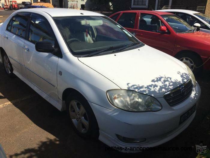 TOYOTA COROLLA YR 04 a vendre