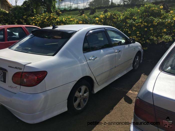 TOYOTA COROLLA YR 04 a vendre