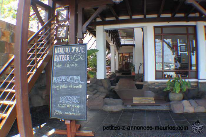 A VENDRE FOND COMMERCE A GRAND BAIE RESTAURANT EN FACE PLAGE