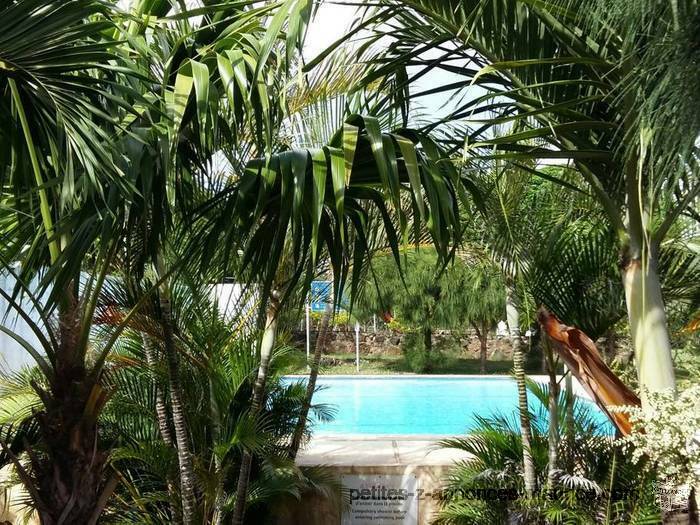 Appartement climatisé avec piscine 700 métres de la plage.