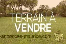 Terrain Residentielle a travers ile