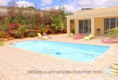 MAGNIFIQUE VILLA MITOYENNE DE 3 CHAMBRES EN REVENTE A POINTE AUX PIMENTS – ILE MAURICE