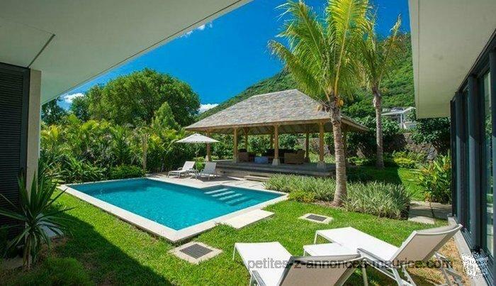 SPLENDIDE VILLA RES DEJA CONSTRUITE DANS UN RESORT ENTRE MER ET MONTAGNE A TAMARIN – ILE MAURICE