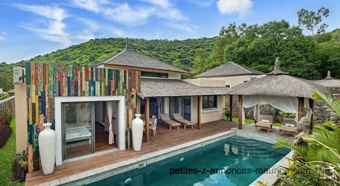 MAGNIFIQUE VILLA CONSTRUITE STYLE BALINAISE EN REVENTE À RIVIÈRE NOIRE – ILE MAURICE