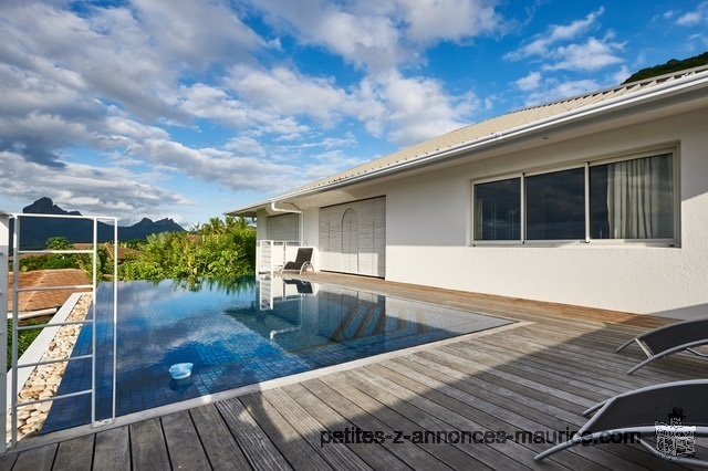 VUE MER SUBLIME! LUXUEUSE VILLA SUR FLANC DE MONTAGNE DEJA CONSTRUITE A TAMARIN – ILE MAURICE