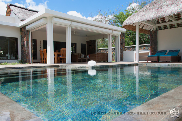 REVENTE SOMPTUEUSE VILLA HAUT DE GAMME AVEC GRAND JARDIN LUXURIANT A RIVIERE NOIRE – ILE MAURICE