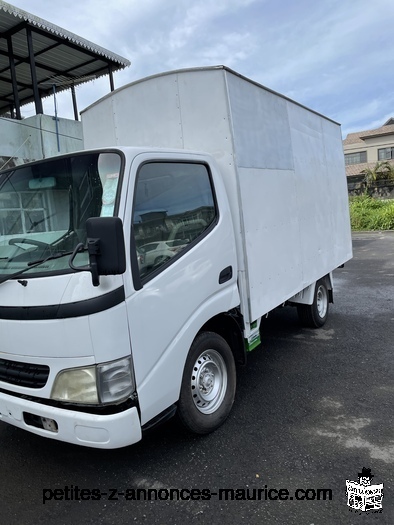 Toyota Dyna année 01 2.5 ton