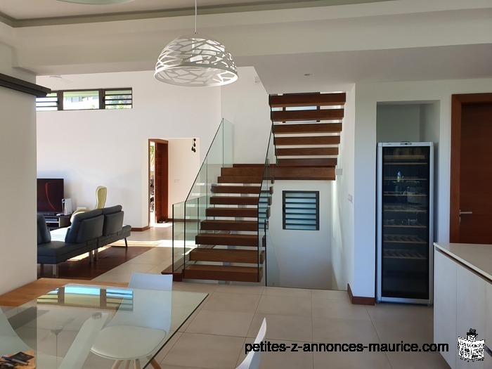 PANORAMIC SEA & MORNE VIEWS! LUXURIOUS & SPLENDID VILLA FOR RESALE IN TAMARIN - MAURITIUS