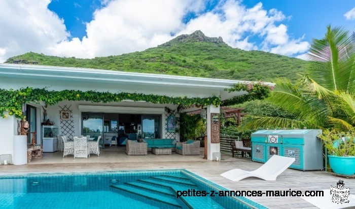 SPLENDIDE VUE MER ! LUXUEUSE VILLA SUR FLANC DE MONTAGNE A TAMARIN – ILE MAURICE