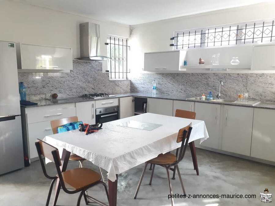 GRANDE MAISON DIVISEE EN 2 APPARTEMENTS A GRAND GAUBE – ILE MAURICE