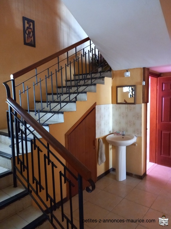 For Sale: Large Family house in Quatre Bornes - Tel 59205516