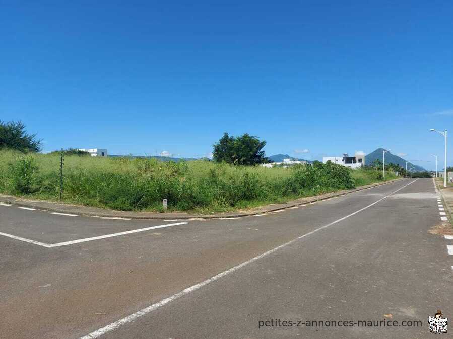 A VENDRE A FLIC EN FLAC - TERRAIN RESIDENTIEL - MORC. RUISSEAU PALMYRE