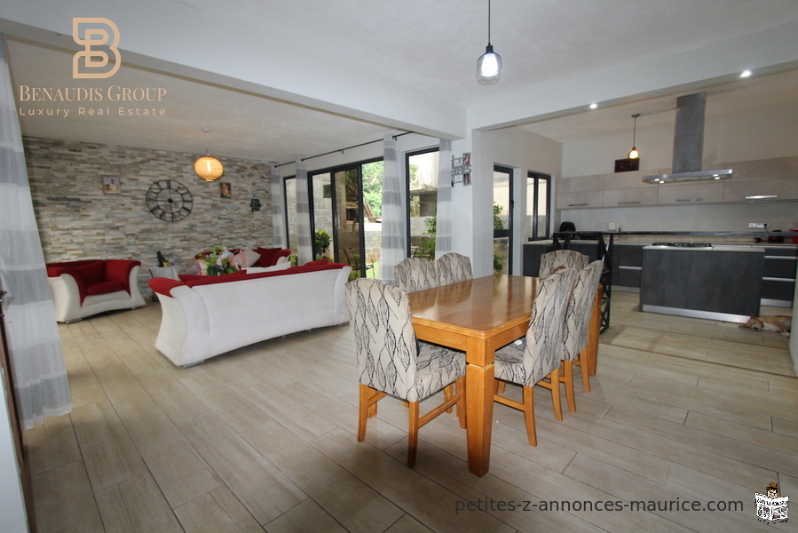 À VENDRE, ILE MAURICE, TERRE ROUGE – PRÊT-À-VIVRE, VILLA MODERNE EN TRIPLEX DE 321M², 4 CHAMBRES, TE