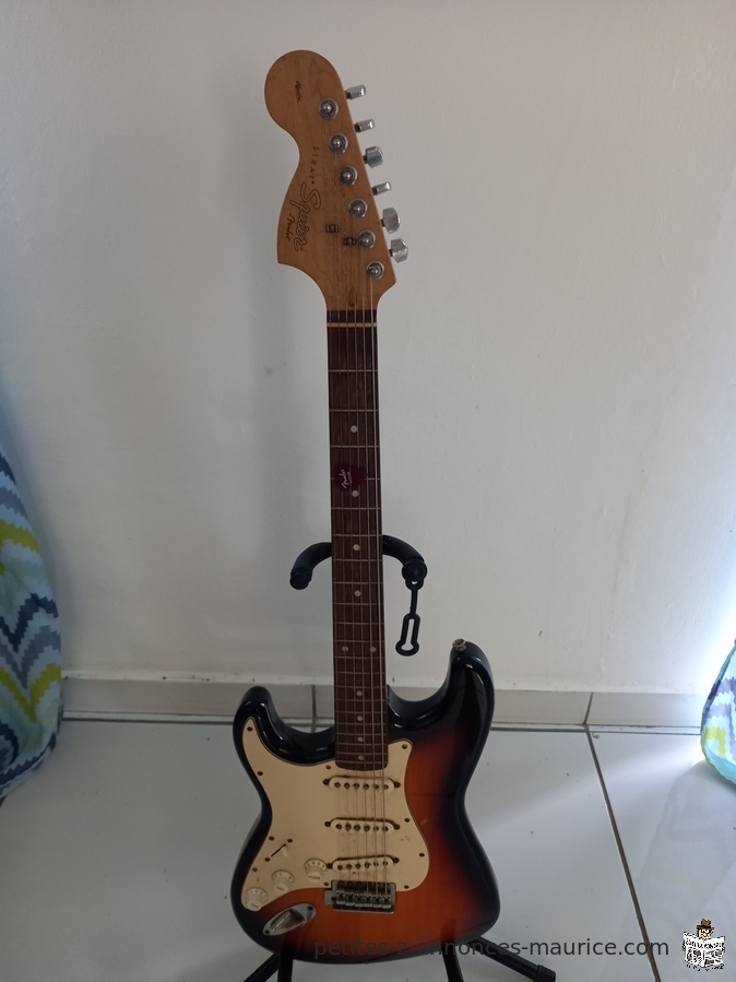 Vends Squier Stratocaster