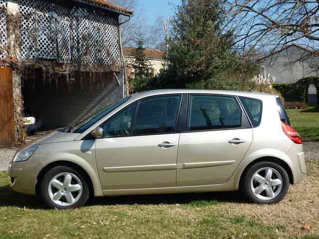 Renault Scenic ii (2) 1.9 dci 130 fap latitude