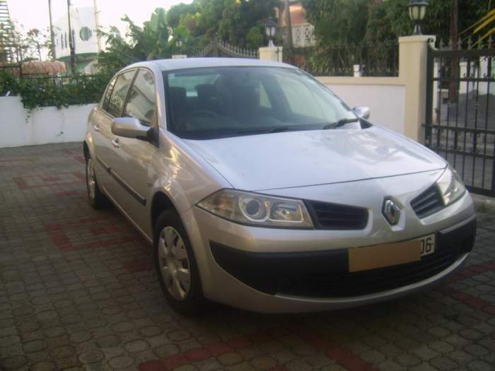 A vendre MEGANE 1.6 ANNEE 2006