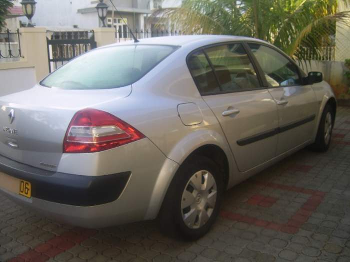 A vendre MEGANE 1.6 ANNEE 2006