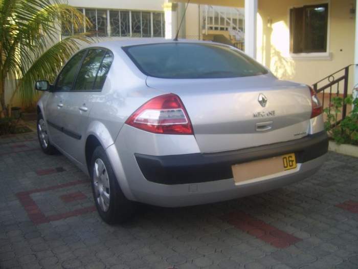 A vendre MEGANE 1.6 ANNEE 2006