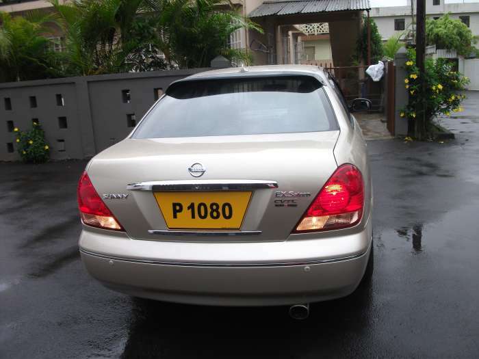 Vends nissan sunny N17 année 2004