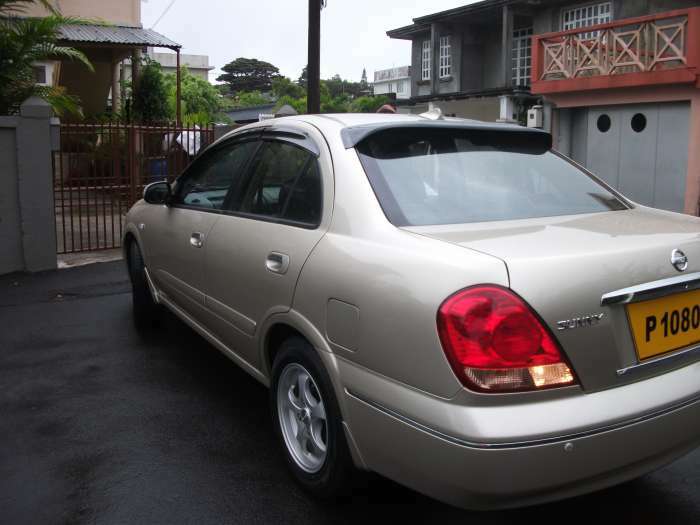 Vends nissan sunny N17 année 2004