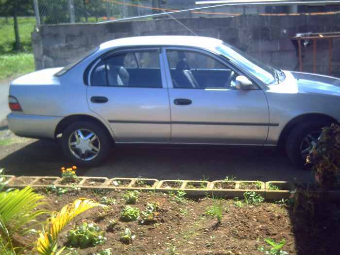 a vendre toyota corolla ee101 tel 7242470