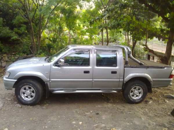 A vendre isuzu 2x4 septembre 2002