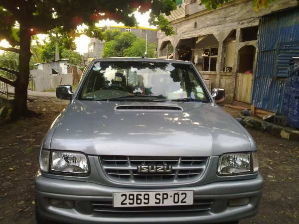 A vendre isuzu 2x4 septembre 2002