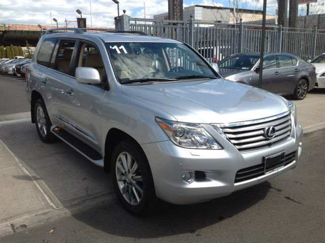 2011 Lexus LX 570 usagé comme la Nouvelle-