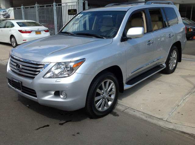 2011 Lexus LX 570 usagé comme la Nouvelle-