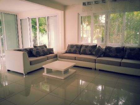 CALODYNE - TO RENT VILLA 8 ROOMS FULLY FURNISHED, POOL AND TROPICAL GARDEN.