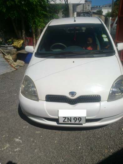 AVEND TOYOTA VITZ ANEE 99 F/OP LADY DRIVEN ENTREBONE CONDISION