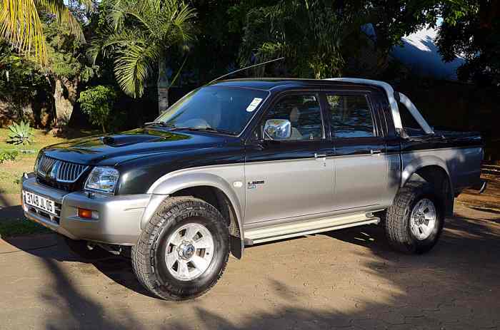 Cherche a vendre 4X4 MITSUBISHI L200 GLS 2.5TDi toutes options