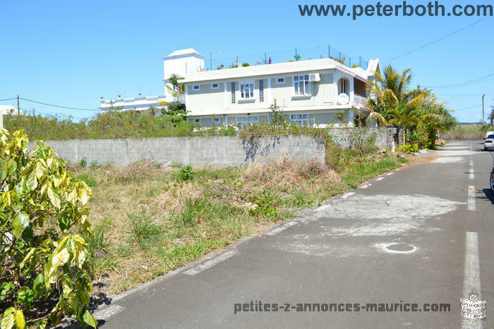 A VENDRE TERRAIN A GRAND BAIE