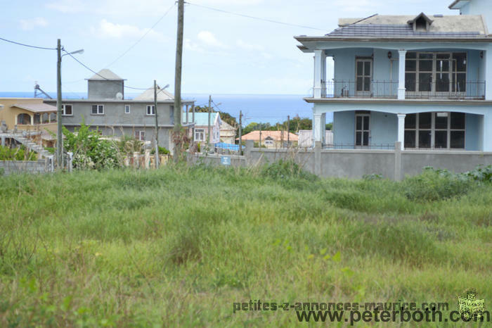 A VENDRE TERRAIN DANS LA RESIDENCE ST JACQUES A FLIC EN FLAC