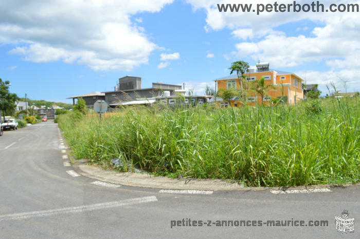 A VENDRE TERRAIN A ROCHE BRUNES