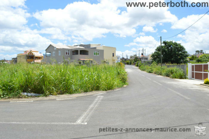 A VENDRE TERRAIN A ROCHE BRUNES