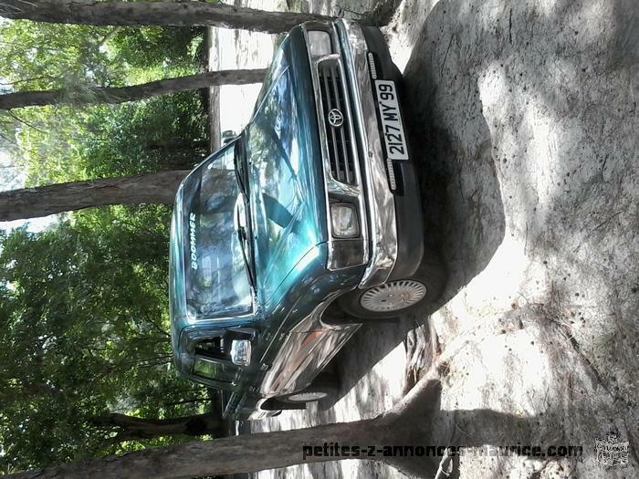 A vendre Toyota Hilux en parfaite etat annee 99