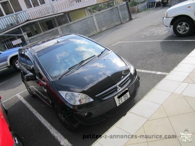 A vendre Mitsubishi Colt 1.5 ZT 05 (Sport).