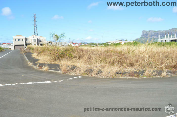 A VENDRE TERRAIN COMMERCIAL A EBENE