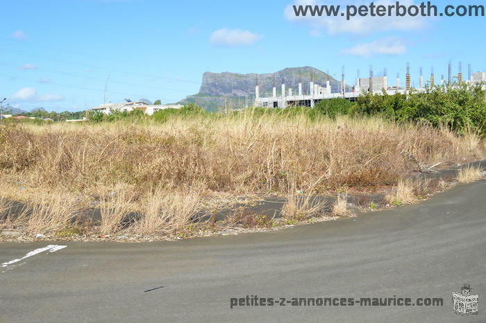 A VENDRE TERRAIN COMMERCIAL A EBENE