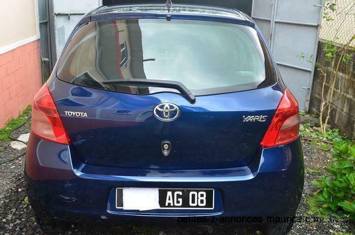 Occasion Unique Seul proprietaire Toyota Yaris Hatchback - Manual Japan Full Option