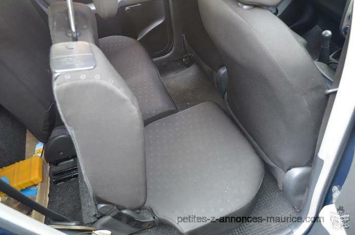 Occasion Unique Seul proprietaire Toyota Yaris Hatchback - Manual Japan Full Option