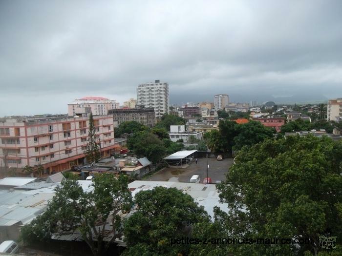 FOUR-STOREY (GROUND + 3) COMMERCIAL/OFFICE BUILDING ON SALE OR RENT IN THE CENTRE OF QUATRE-BORNES