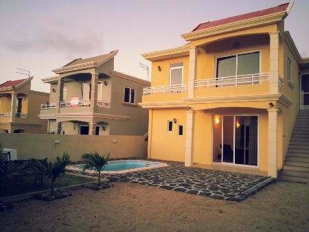 FURNISHED OR UNFURNISHED RENTAL: GRAND BAY / Pereybere - Duplex villa with Office, Garden and Pool.