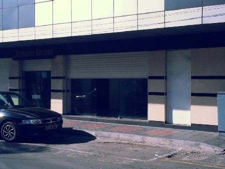 Port Louis - New Store 30 m² or 323ft², with a showcase of 2.8m at the ground of a Building.