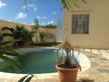 GRAND GAUBE - LOCATION VIDE OU MEUBLÉE : Villa 6 Chambres avec piscine dans jardin clos.